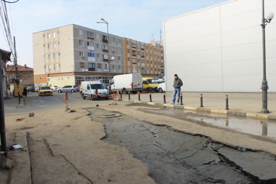 Crapa sfaltul in Piata Centrala Giurgiu