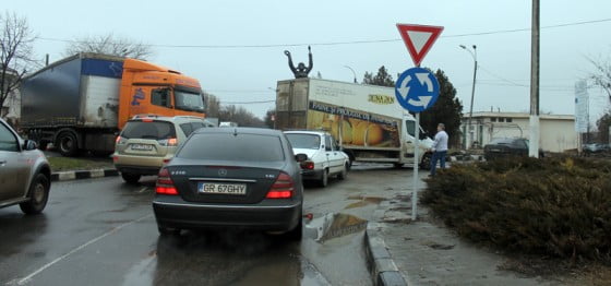 Crater in sosea la Dunareana