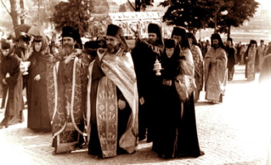 moastele-sf-dimitrie-basarabov-in-procesiune_79e8c9b23662b9