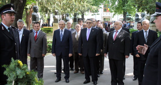 Iliescu a depus coroane cu colegii de partid SITE