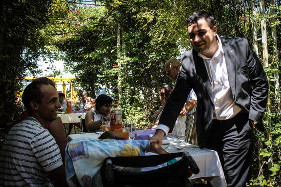 Razvan cuc cu copii cu handicap