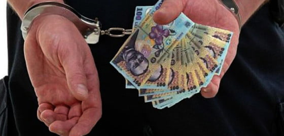 politist retinut pentru mita