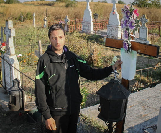 Viorel Ciobanu la cimitir by Giurgiuveanul