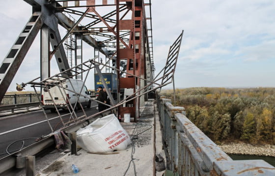 schela de unde a cazut muncitorul by Giurgiuveanul