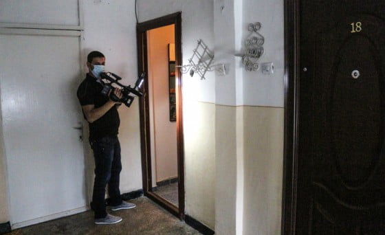 In fata apartamentului