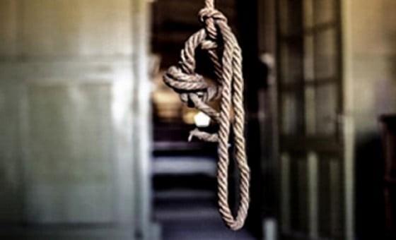 s-a spanzurat in casa-2