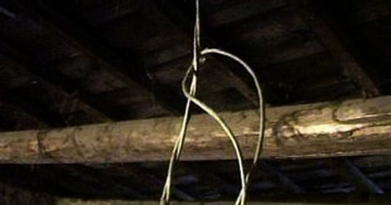 spanzurat-de-o-grinda