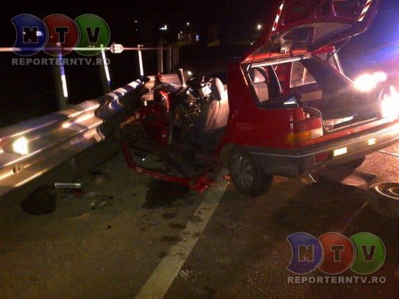 accident-pe-litoral-patru-tineri-au-ajuns-la-spital-dupa-ce-au-intrat-cu-masina-in-parapet-120969   (1)