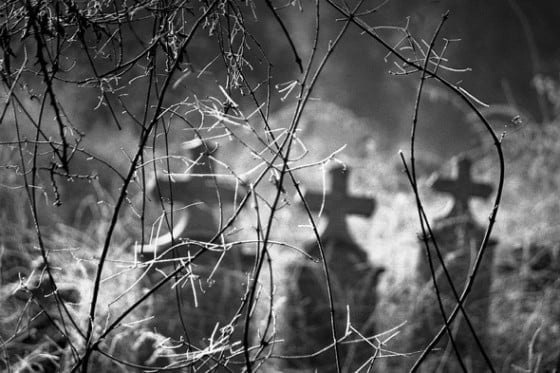 moartea-unui-cimitir-3-cruci