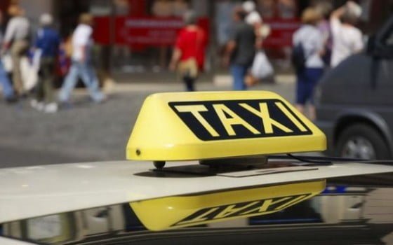 taximetrist urmarit