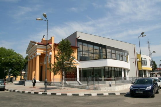 Ateneul Balanescu imagine laterala