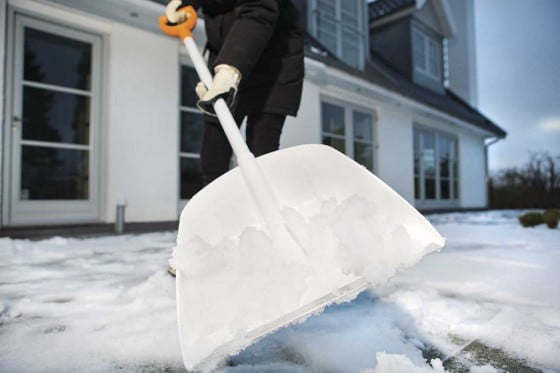 Lopata-pentru-zapada-Fiskars-SnowXpert-White