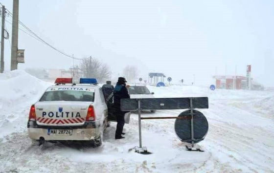 politisti-actioneaza-pentru-limitarea-efectelor-fenomenelor-meteo