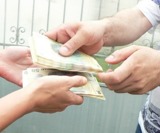 inselaciune-bani-bancnote-valuta-e1422014533624