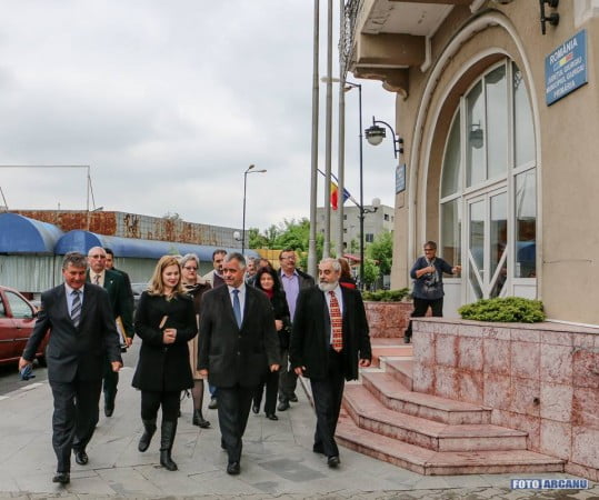 13061969_1195804940439019_1448726999541086470_n