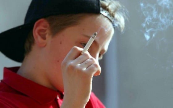 bambino-fuma-800x500_c