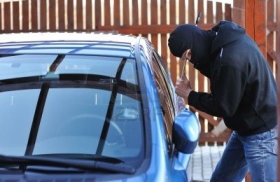 furt_din_masina_24004100_95093700