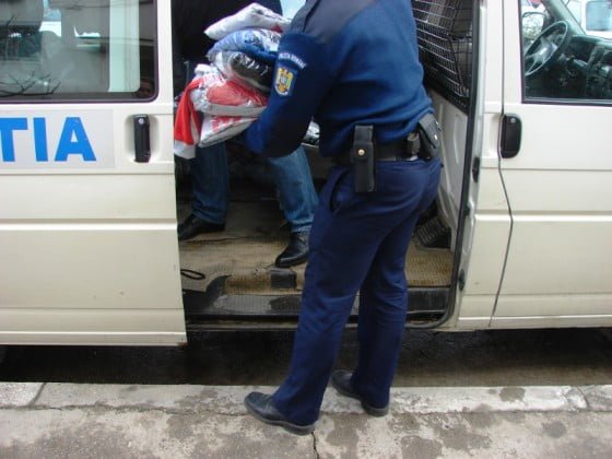 bunuri-textile-confiscate-de-politisti