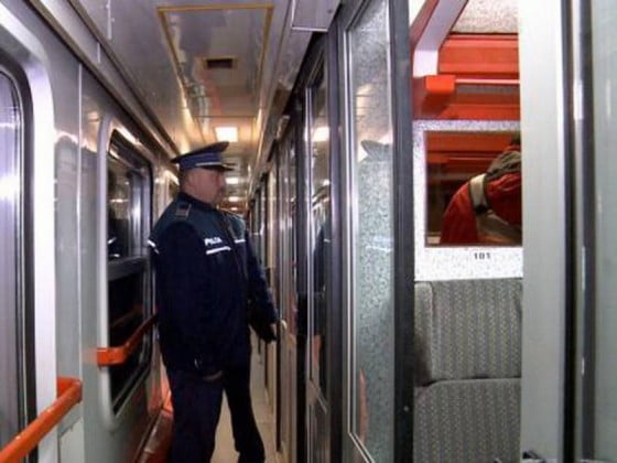 razie-sute-de-calatori-fara-bilet-prinsi-de-politisti-in-numai-o-ora-in-cinci-trenuri-controlate-22210