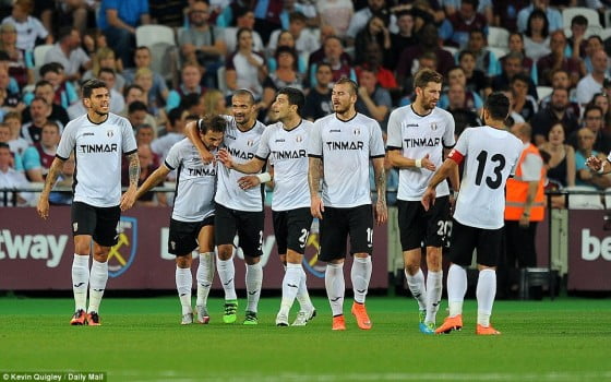 379577B400000578-3758751-Astra_Giurgiu_s_players_celebrate_after_Filipe_Teixeira_gave_his-m-14_1472158879049