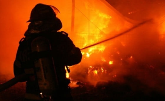 incendiu-ferma-560x343