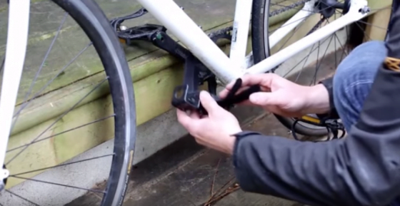 hotii-i-au-furat-o-bicicleta-si-o-motocicleta-dar-nu-s-a-dat-batut-sistemul-antifurt-inventia-care-iti_2