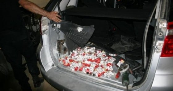 autoturism_carosat_cu_zeci_de_mii_de_tigari_de_contrabanda_foto_GtKHQe