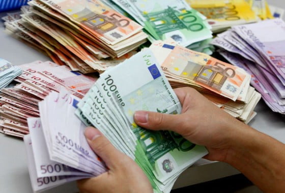 Faci-o-INVESTIŢIE-de-1.500-de-dolari-şi-CÂŞTIGI-1-milion-de-euro