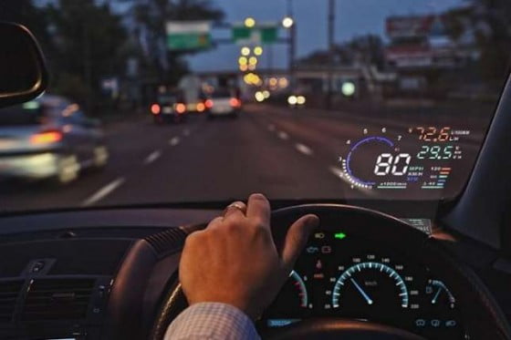 151762419_1_644x461_display-auto-proiectie-parbriz-kilometraj-consum-turatie-baterie-bucuresti_rev001