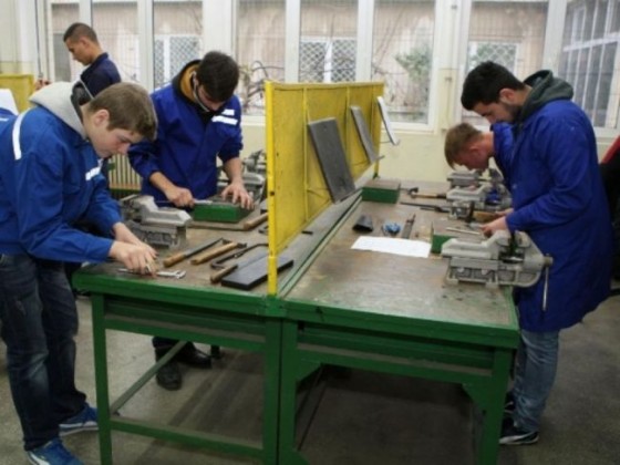 1-elevii-care-frecventeaza-invatamantul-profesional-inclusiv-dual-vor-beneficia-in-continuare-de-burse-profesionale