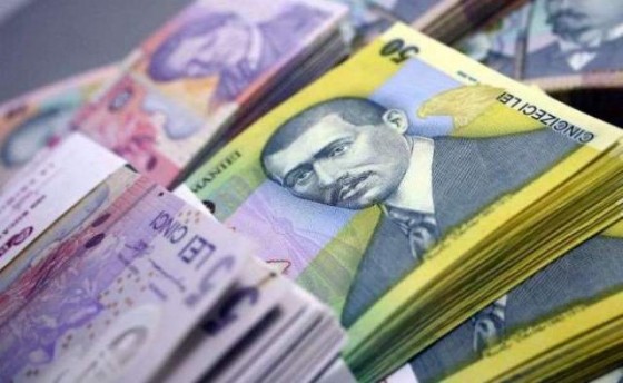 un-camatar-isi-executa-datornicii-de-dupa-gratii (1)