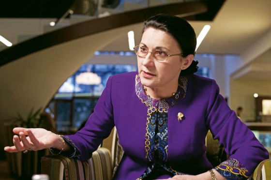 COPYRIGHT 2010: PAUL BUCIUTA/ ARTISTA