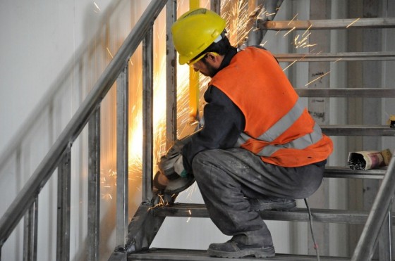 1548599686431-metal-workers-2253276-960-720-S4