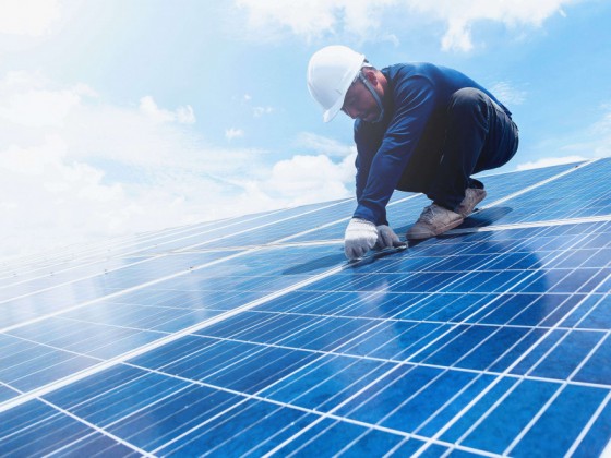 709831-1518432851-panouri-fotovoltaice-cum-poate-un-consumator-casnic-sa-isi-produca-energia
