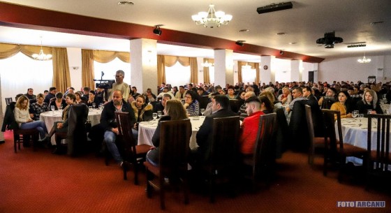 57233965_2372551739642078_464837348304093184_n