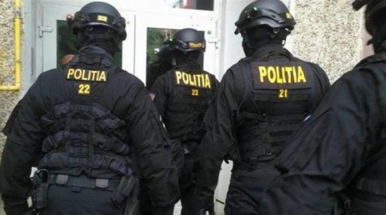 perchezitii-politia3-700x336-800x445