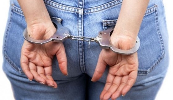 femeie-arestata-744x430